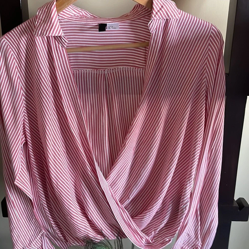 Lovely pinkwhite striped Divided H&M wrap cross over top.UK 8 will fit 10 easily - Picture 5 of 8